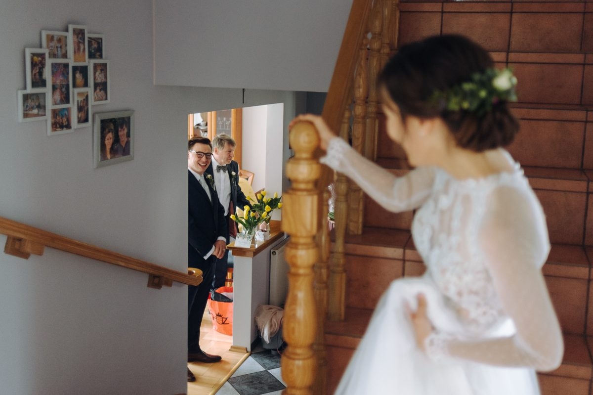 reportaż ślubny Toruń przygotowania do wesela, fotograf Marcin Mentel, pierwsze widzenie
