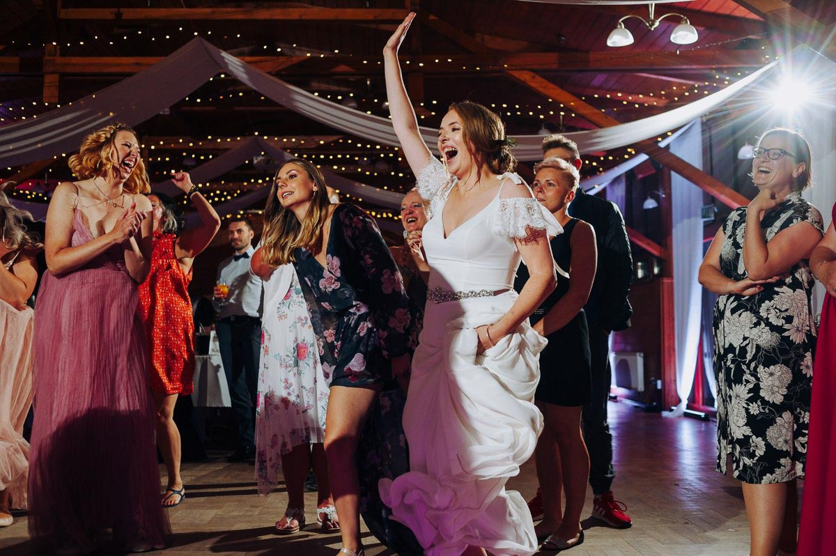 taniec na zdjęciach ślubnych